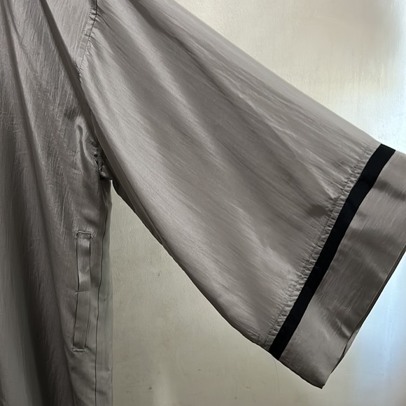 CHRISTIAN DIOR-ELEGANT/LT SILVER GREY SILK ROBE W/MATCHING BELT - Picture 12 of 13